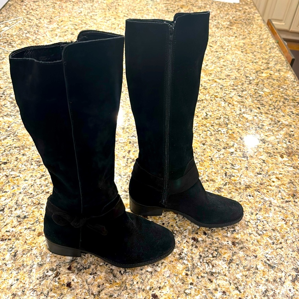 Vince Camuto girls suede black boots, size 2, like new!